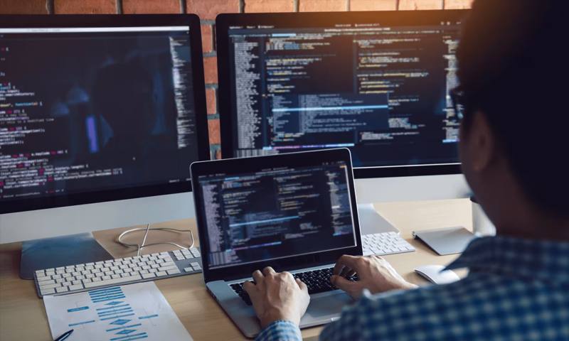 数据科学选型：R与Python如何赋能巴中网站建设？
